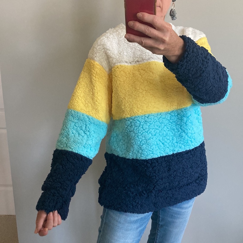 Color Block Long Sleeve Fuzzy Top - Picture 8 of 9